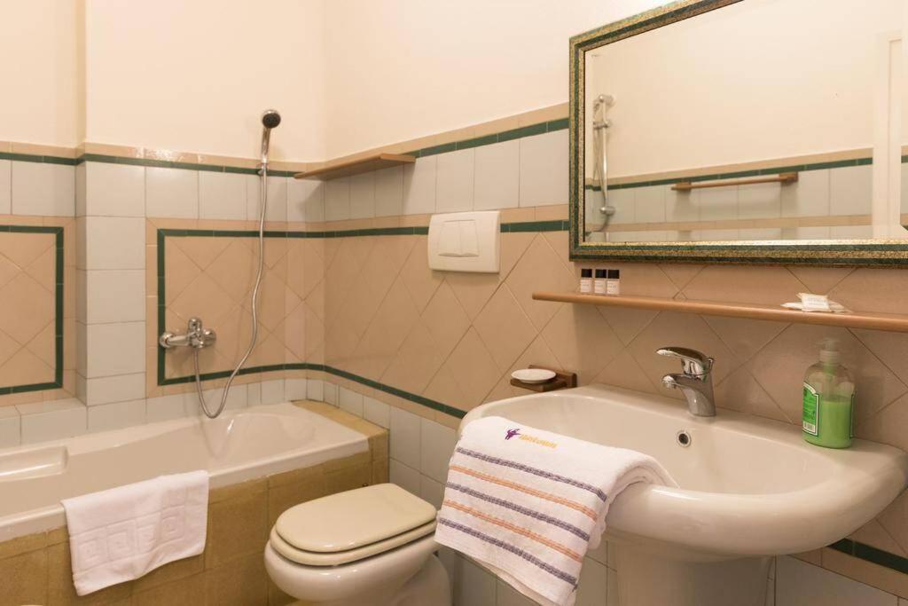 Апартаменти Mario'S Apartament With Ac And Wifi Лукка Екстер'єр фото